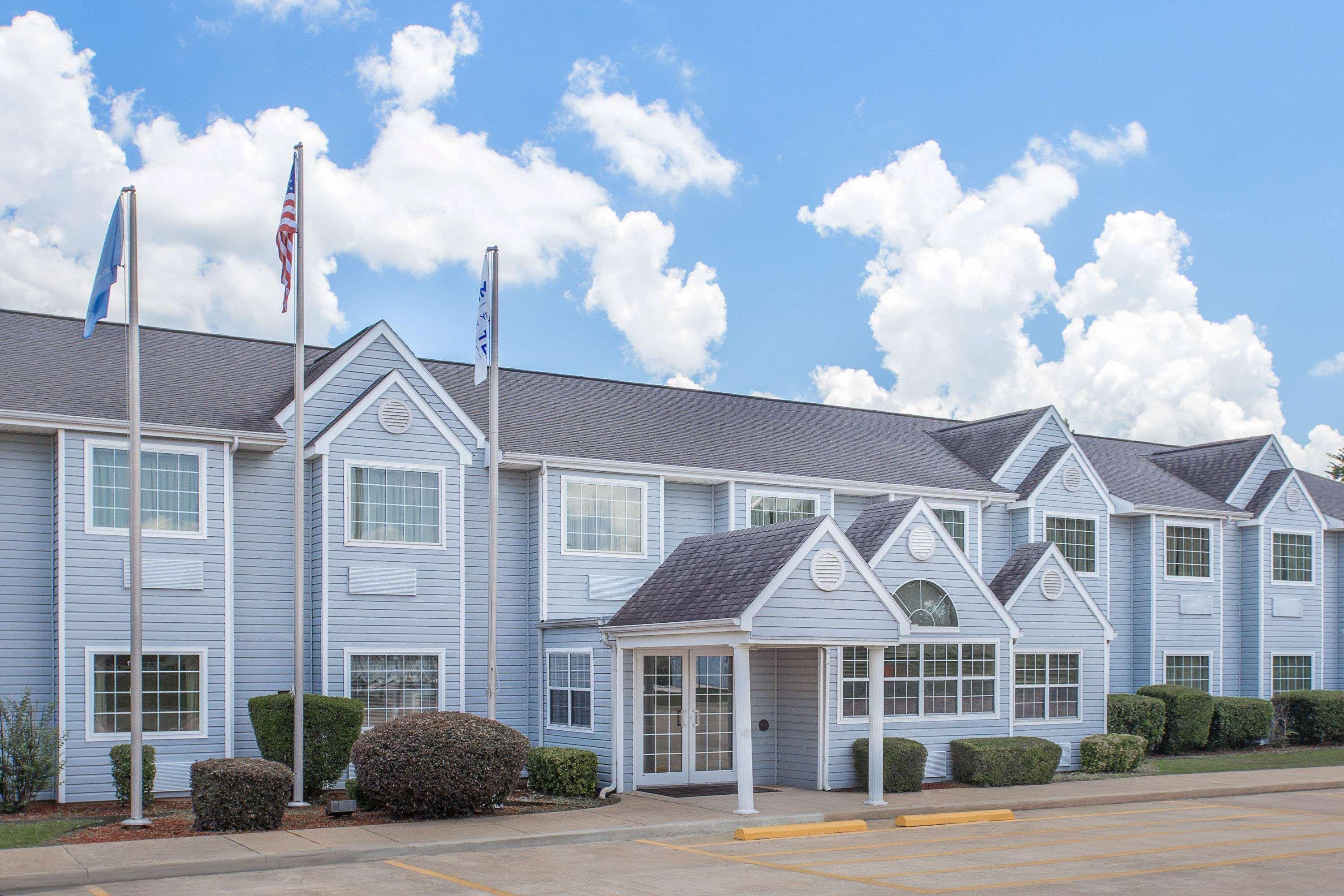 Microtel Inn & Suites By Wyndham Broken Bow Exterior photo