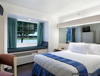 Microtel Inn & Suites By Wyndham Broken Bow Room photo